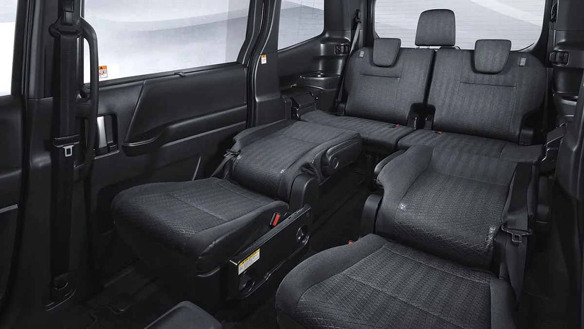 Kenyamanan Premium dan Teknologi Canggih di Toyota Voxy
